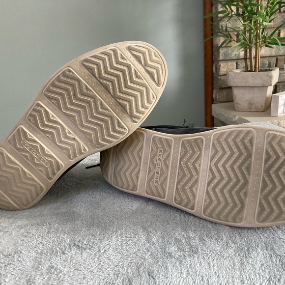 Skechers mens hi top casual shoe.  Size 10. - Picture 5 of 7